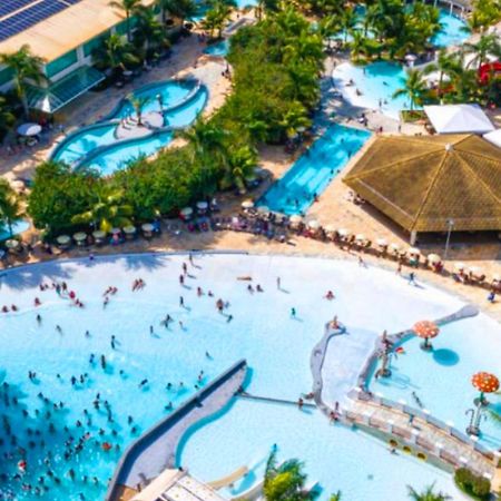 Apto Completo Com Parque Aquatico 24 Horas Lacqua Diroma กัลดัสโนวัส ภายนอก รูปภาพ